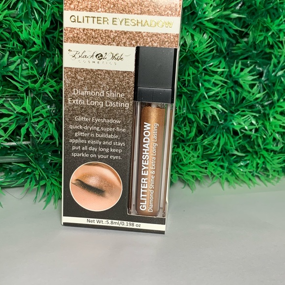 Makeup - Picture 3 of 7